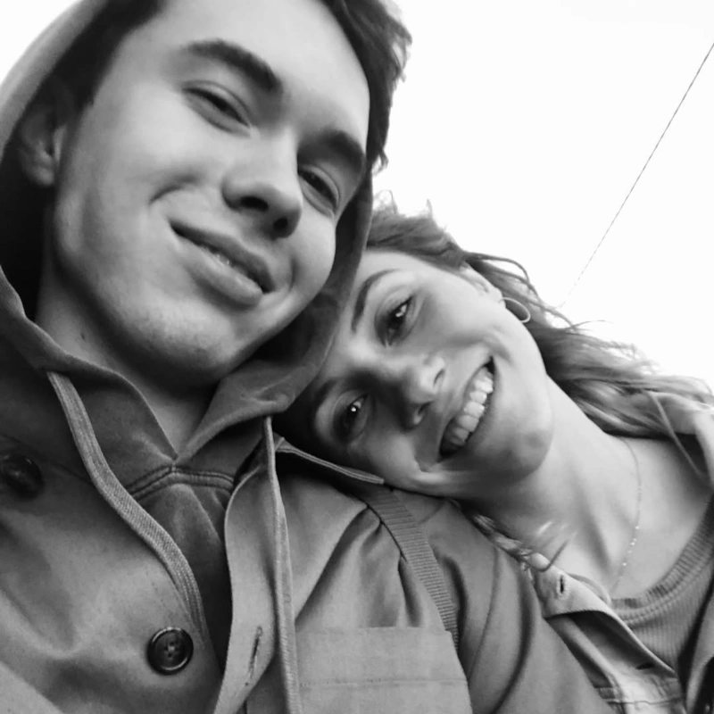 Денис Власенко с девушкой. Фото: соцсети