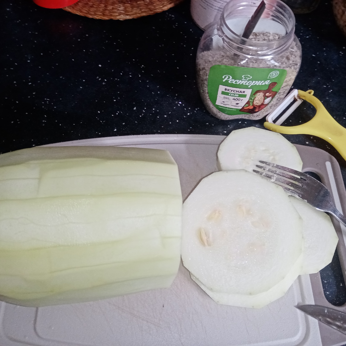 На фото кабачок самого старшего, для этого блюда, возраста. 