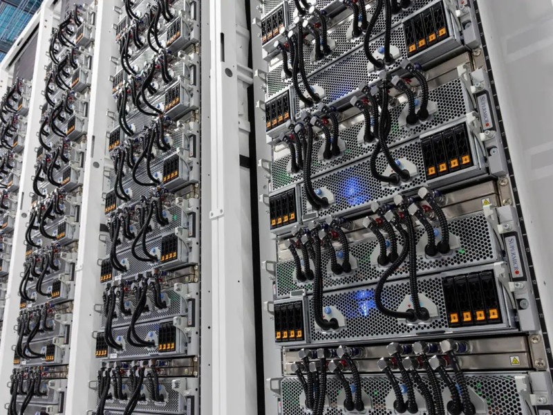    Илон Маск запускает новый суперкомпьютер для конкуренции с OpenAI