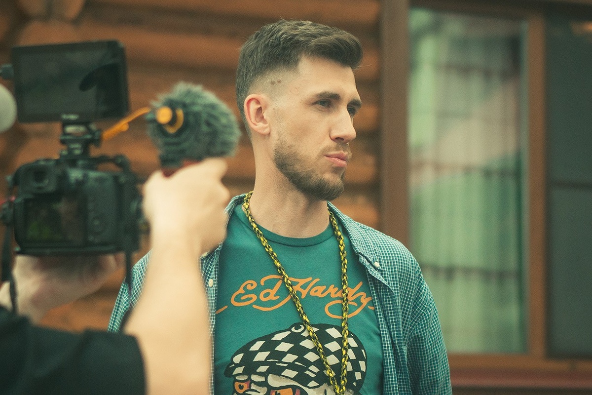 «Мне надоело на фестивалях вылавливать мастеров традиционной татуировки, которых присутствует на них не более пяти-семи человек и тусоваться с ними в курилках, чтобы пообщаться на интересующие темы. Так и появилась мысль создать площадку, где можно было бы собрать тех, кто занимается олдскулом и максимально упростить им общение», – Илья Дедов, Воронеж, студия РукиКрюки, тату-мастер, организатор форума татуировщиков старой школы Традиция.  📷
