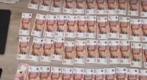     Двух бывших сотрудников краевой дорожной организации подозревают в мошенничестве