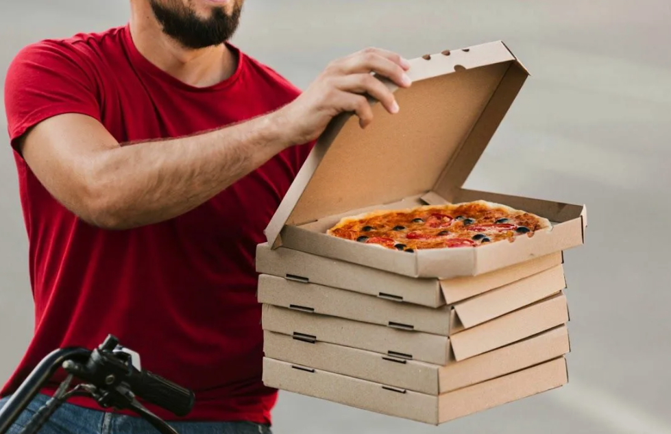 Доставка пиццы - дело семейное. Фото: Яндекс. Картинки