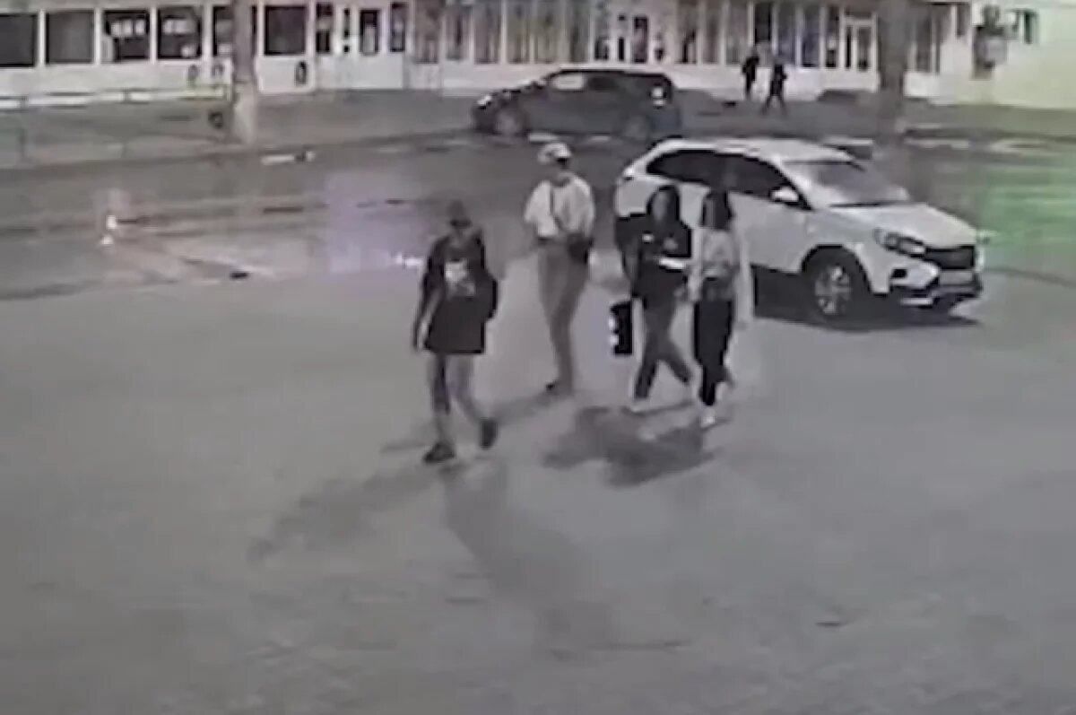    Попавшего на видео после избиения камышанина подростка разыскивает полиция