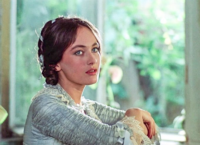 Кадр из к/ф «Жестокий романс»