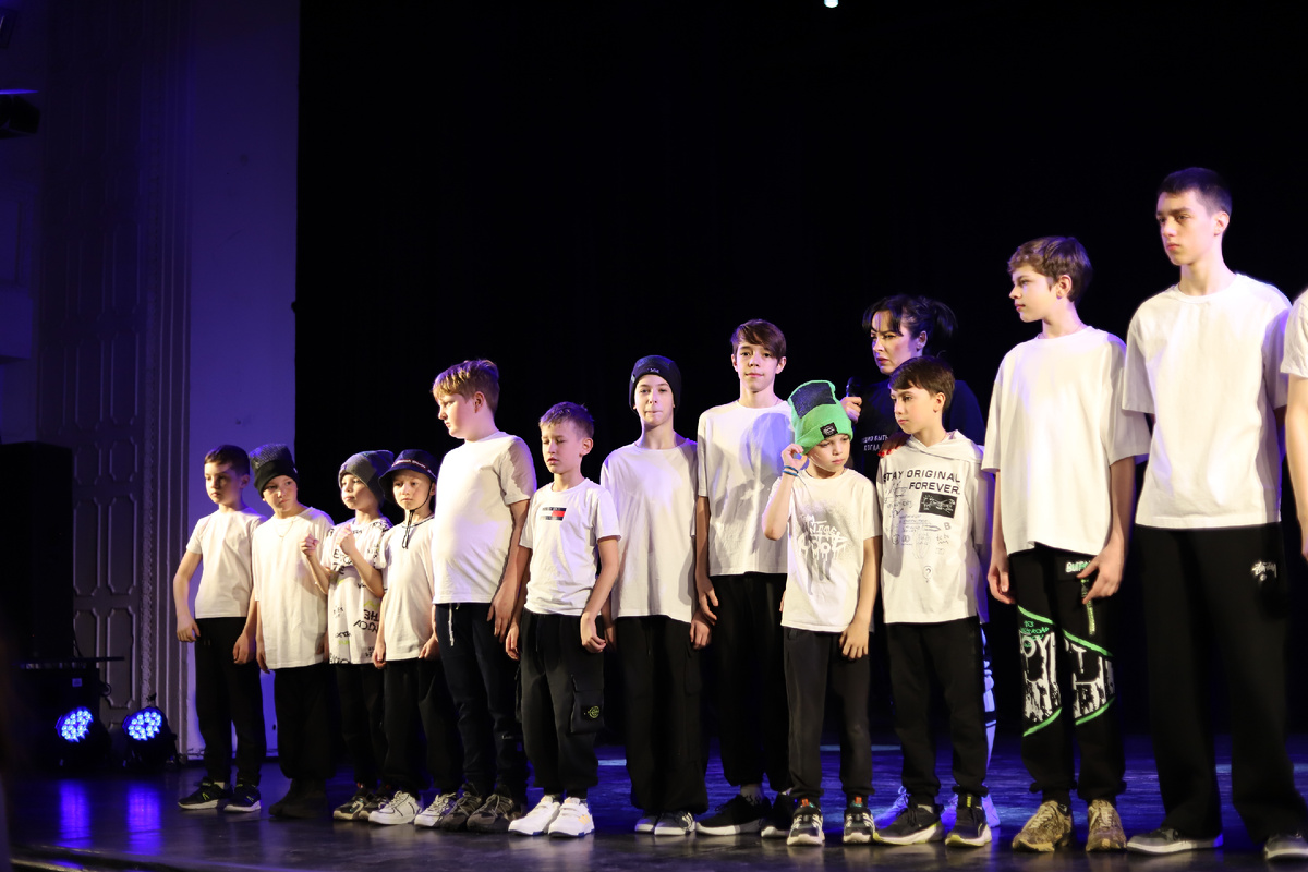 Наша команда танцоров стиля брейкинг. В городе Видное не так много школ, которые могут похвастаться сильными результатами в брейк дансе. Dance Hall Studio - одна из таких школ