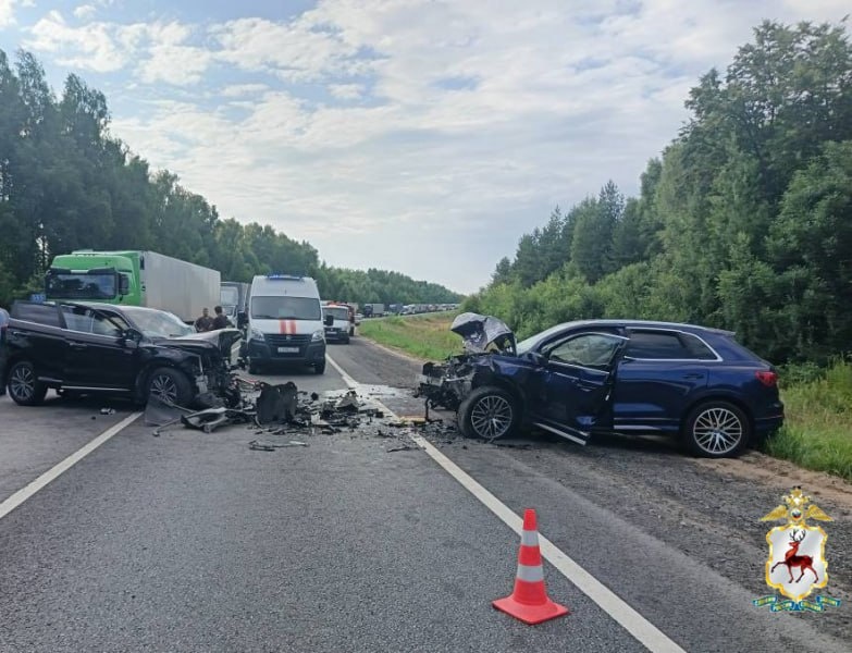    Водитель Geely Atlas не справился с управлением и выехал на встречную полосу