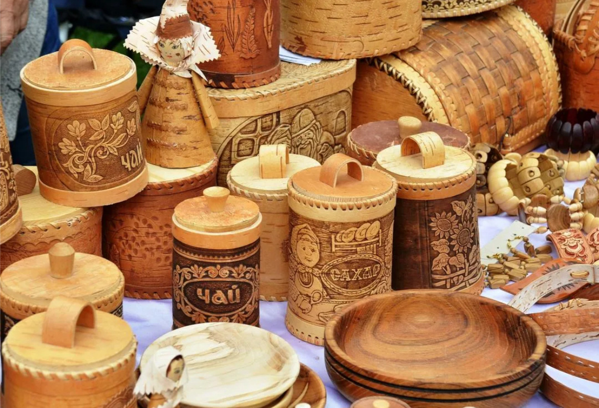 Это не ручная работа, это все гостинцы из КНР, выдаваемые за ручной труд.