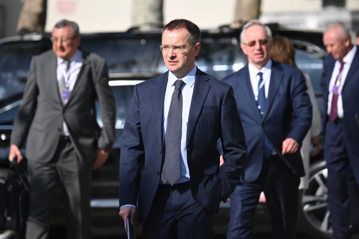    Мединский заявил, что осведомлен о планах Киева предложить встречу лидеров