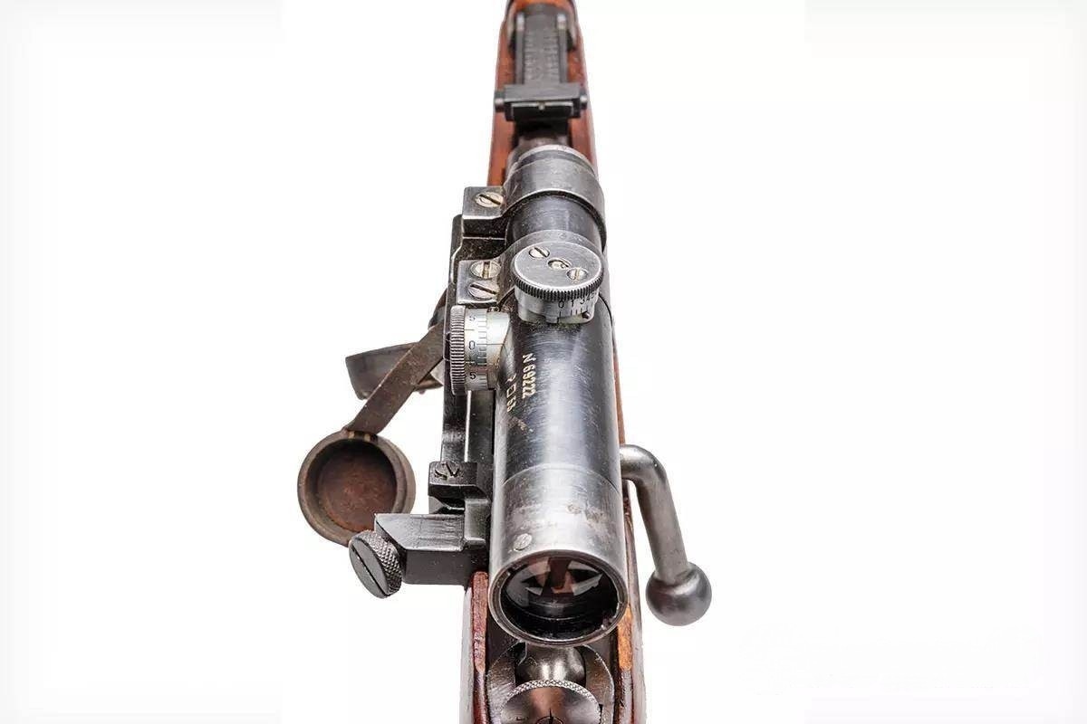 Советский оптический прицел ПУ-3,5 был 170 мм в длину и весил 270 г. Он предназначался для снайперов, которые использовали полуавтоматическую винтовку СВД-40.