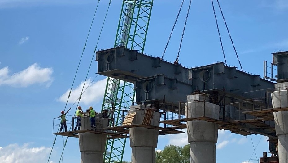    Монтаж балки ЮШМ Автор фото: Екатерина Кузнецова