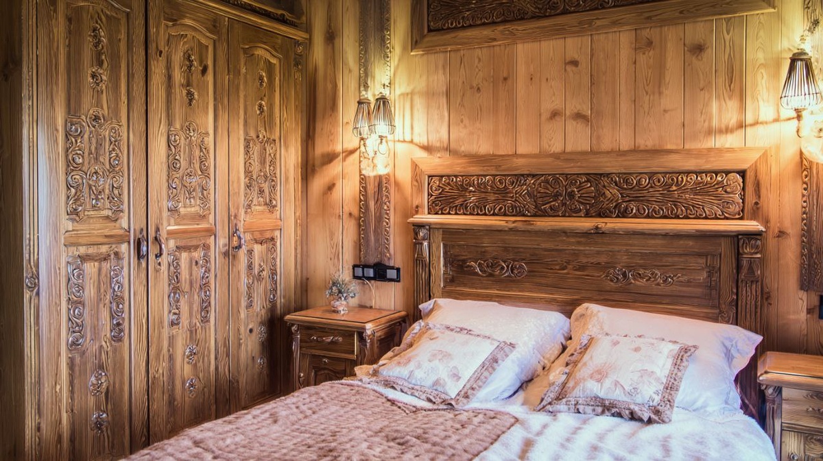 Как создать уютную спальню с мебелью из массива