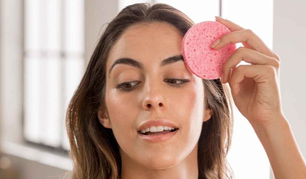     Как смывать солнцезащитные средства, чтобы они не забивали поры?