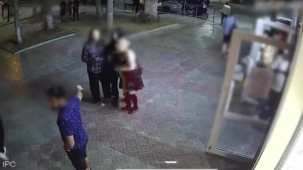    Потасовка с мигрантом возле кафе в Евпатории.