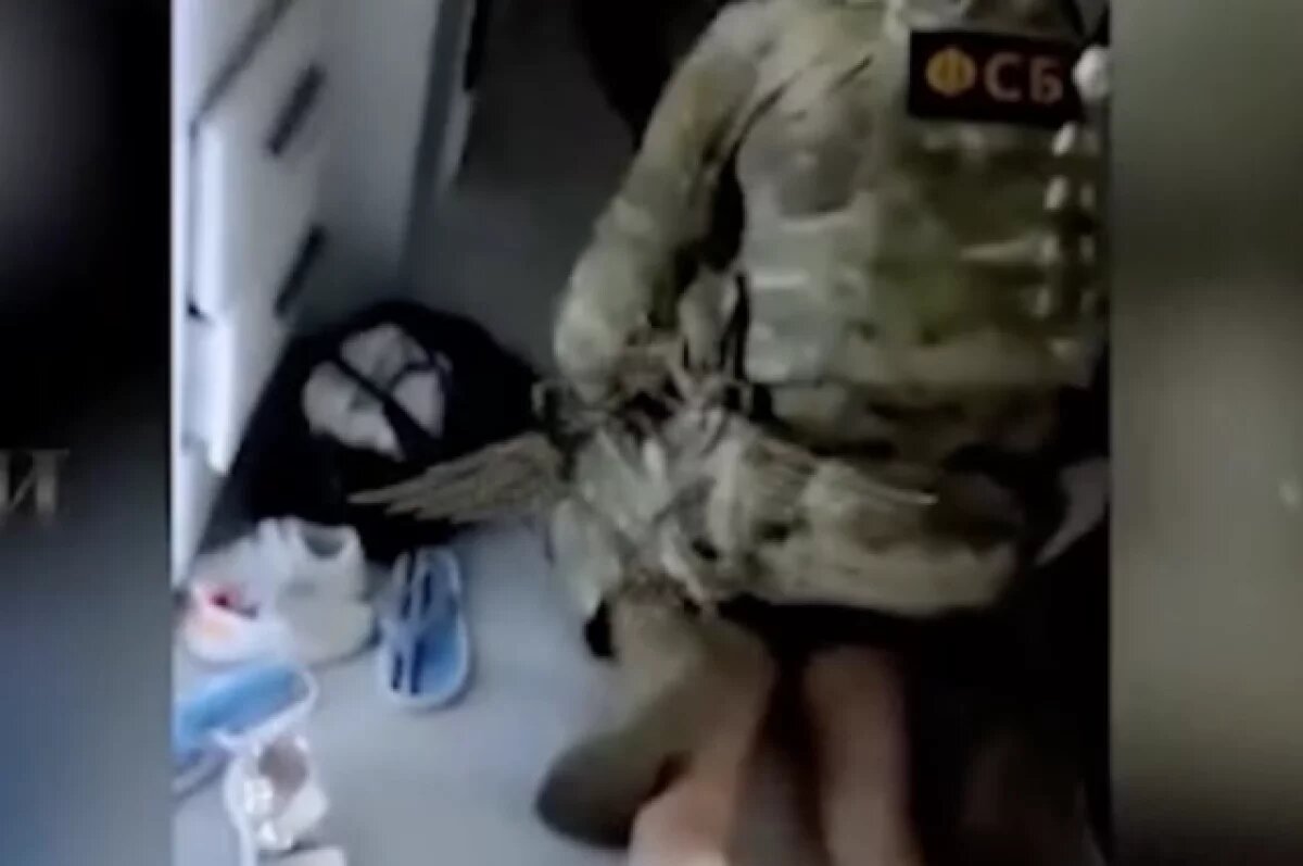    МВД показало кадры задержания полицейских, передававших информацию Baza