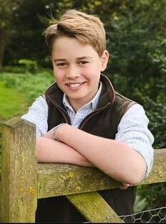 Принц Джордж, которому исполнилось двенадцать! Ничего себе, - давно ли дети Уэльских были совсем малышами, а скоро все начнут обсуждать подружек принца! 😊