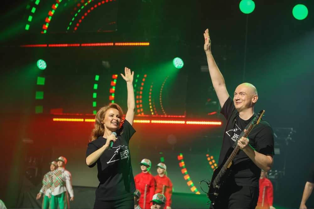    Александр Кулевский / Фото: Композитор Евгений Олейник: Помогает семейный и творческий тандем с певицей Юлией Быковой.