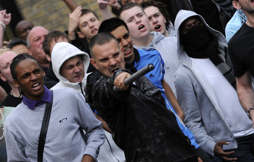 Кадр из фильма «Хулиган с белым воротничком» (2012)