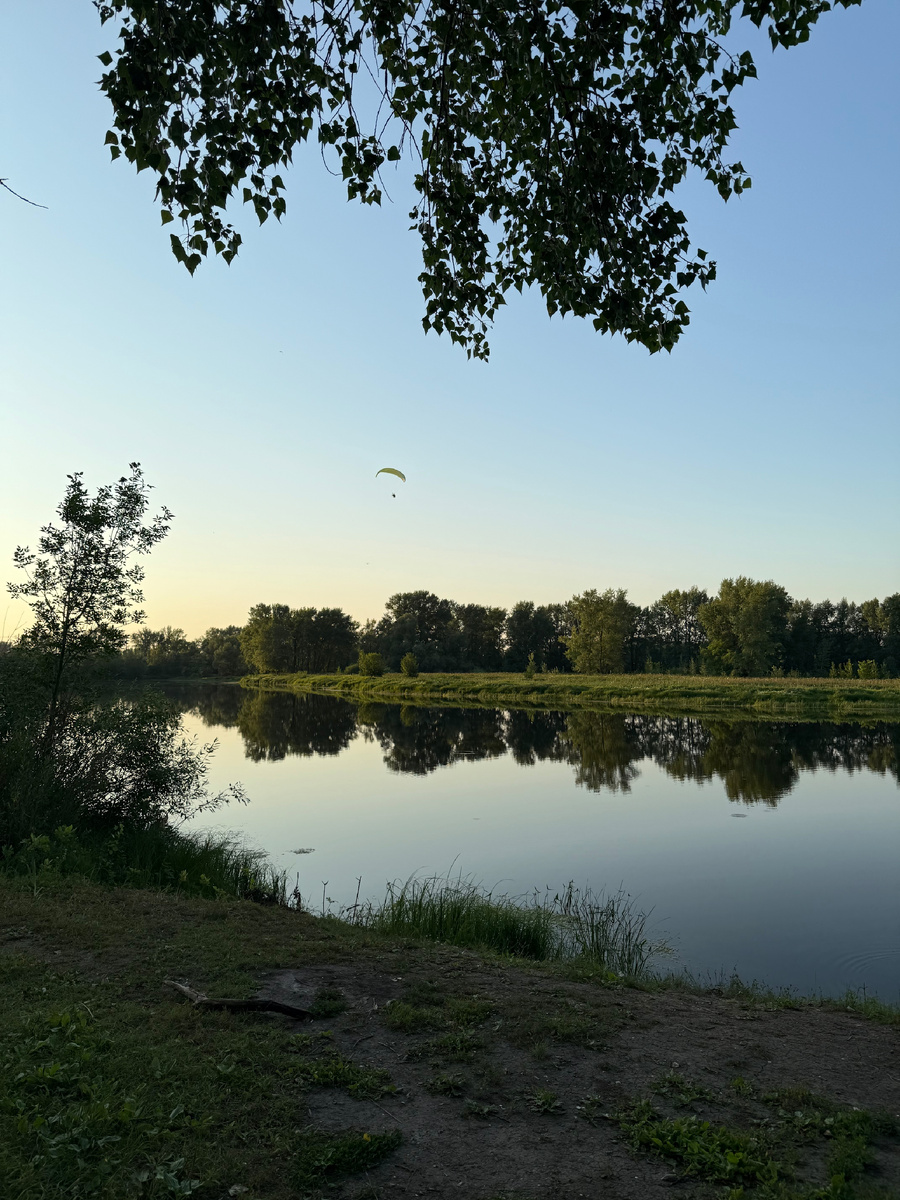 Это виды как раз с того водоема, но кадры сделаны этим летом. 