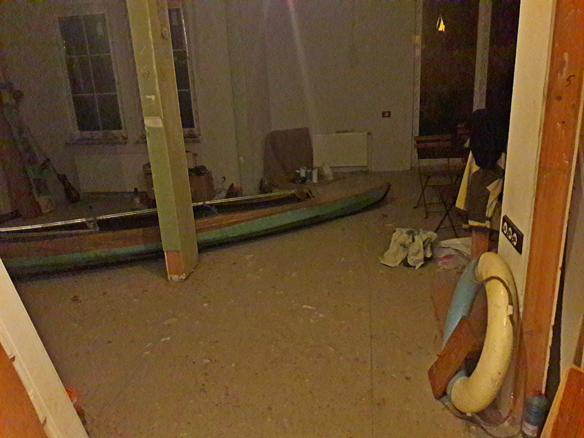 Мой муж еще и байдарочник, поэтому на спасательный круг и отреагировал так остро