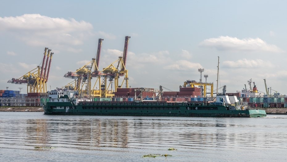    Морской грузовой порт Санкт-Петербурга. Контейнерный терминал. Автор фото: Тихонов Михаил/ДП