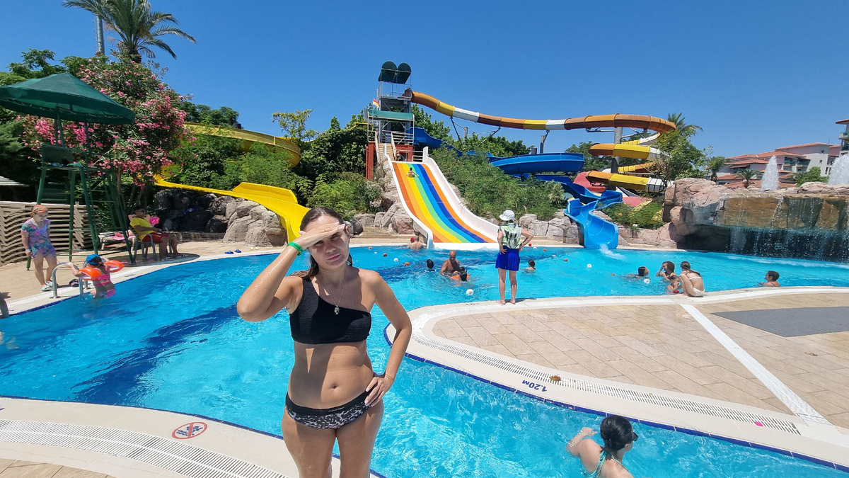 На фото: аквапарк отеля и второй бассейн