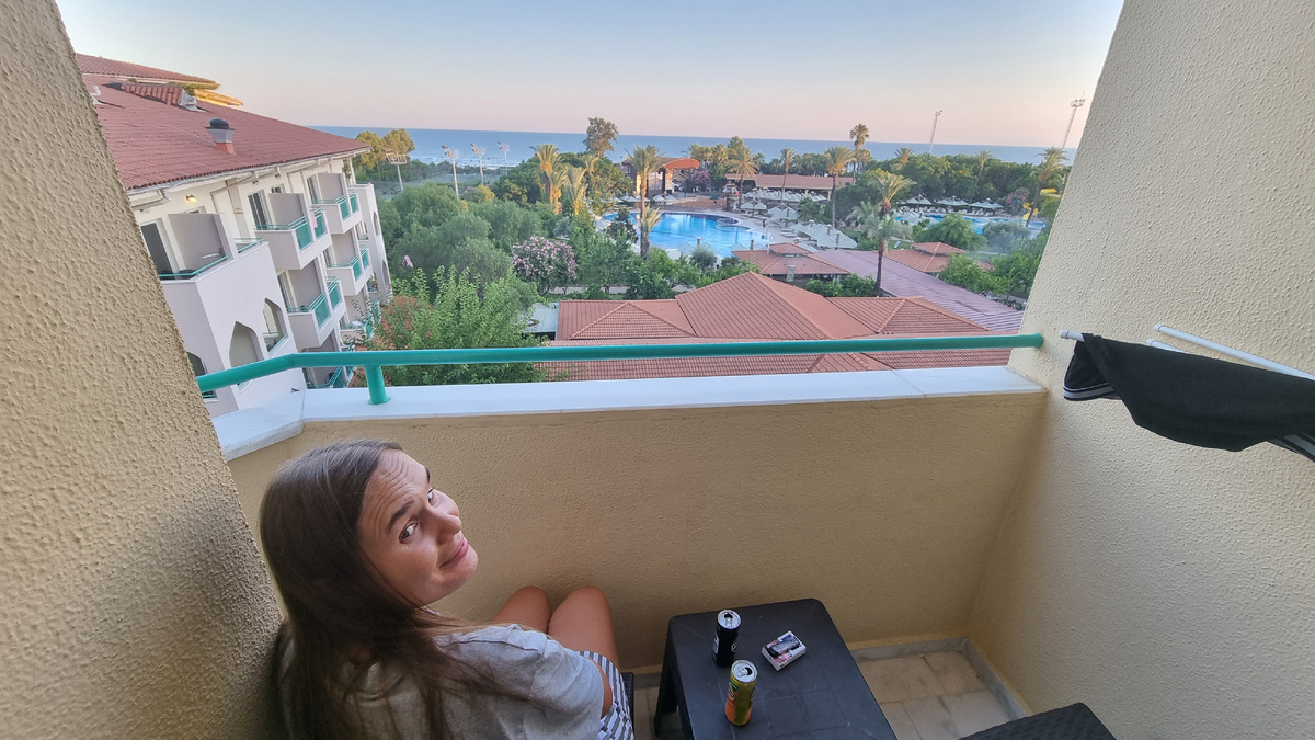 На фото: номер с видом на море в главном здании отеля