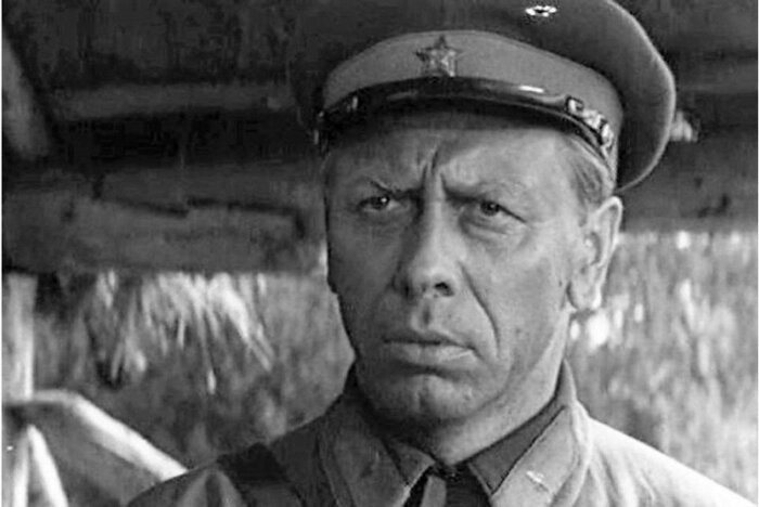 Анатолий Папанов в военном фильме «Живые и мёртвые».