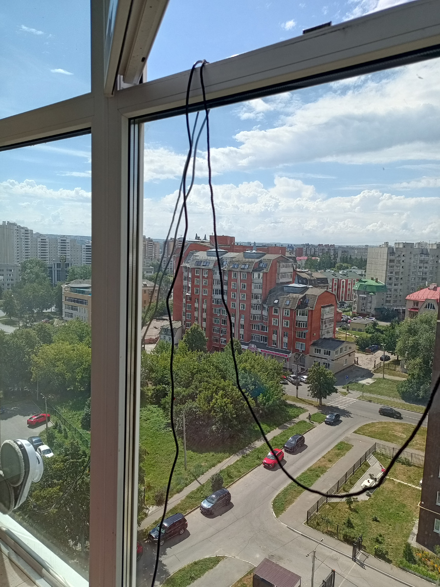 Пока клиентов принимала, Барсик не спал, кстати вакууматор зовут Федором. Стали видны пейзажи за окном