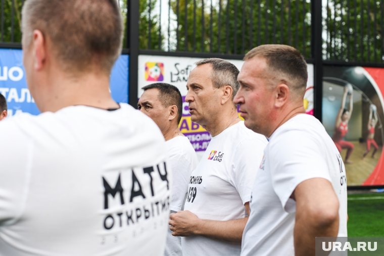 В матче принимал участие главный федеральный инспектор по тюменской области Дмитрий Кузьменко
Фото:Никита Сабашников © URA.RU