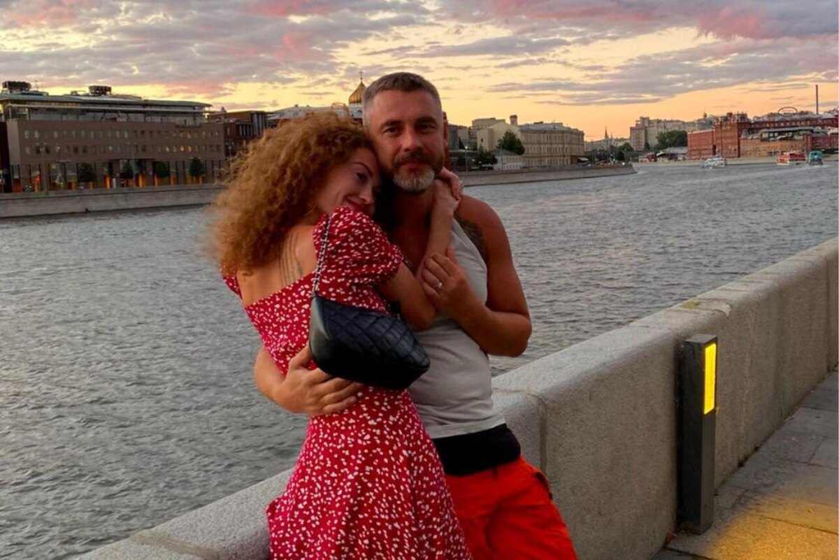    Антон Батырев с женой Анной соцсети