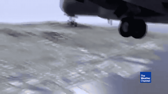 Анимация столкновения двух самолет