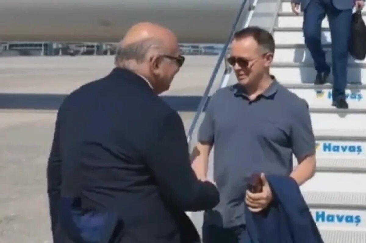    Главы делегаций РФ и Украины проводят двустороннюю встречу тет-а-тет