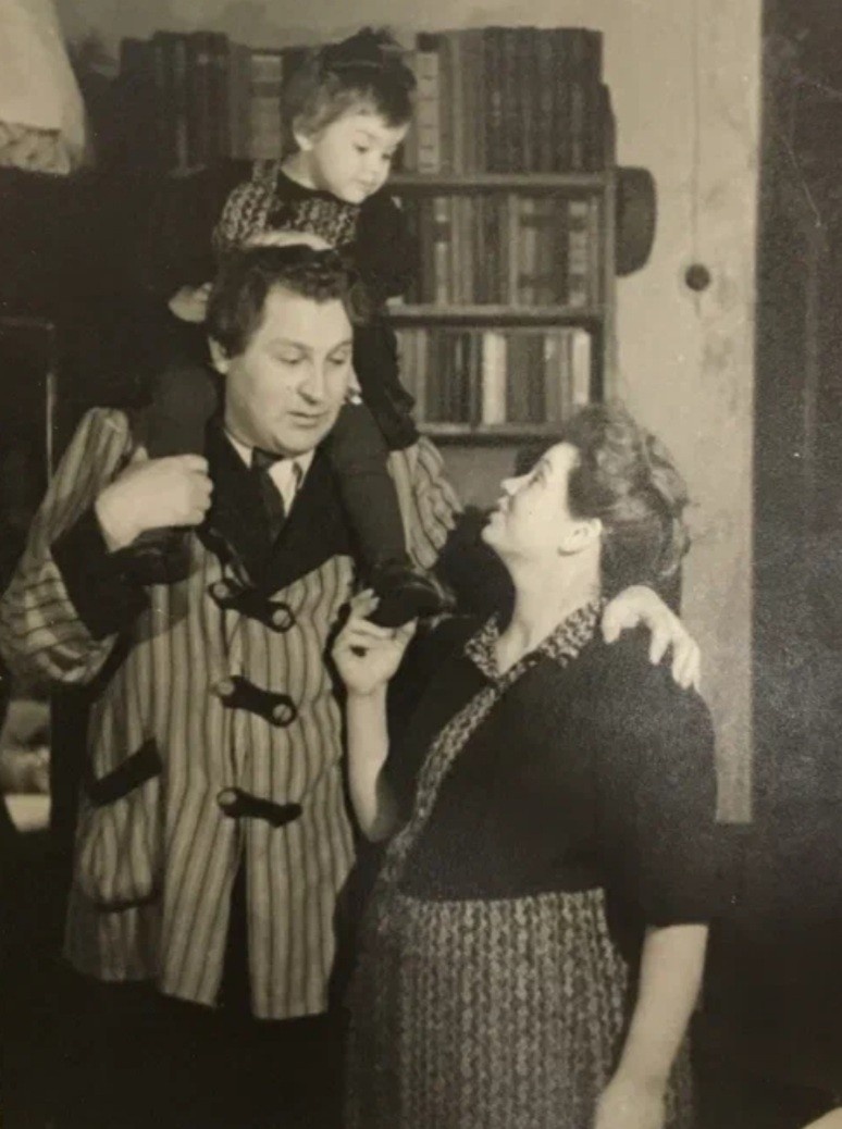 Алексей Фатьянов с семьей