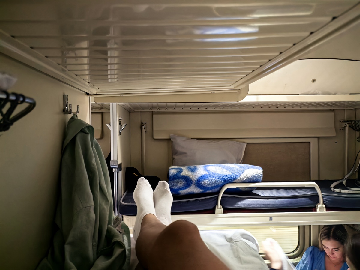 Даже в плацкарте!