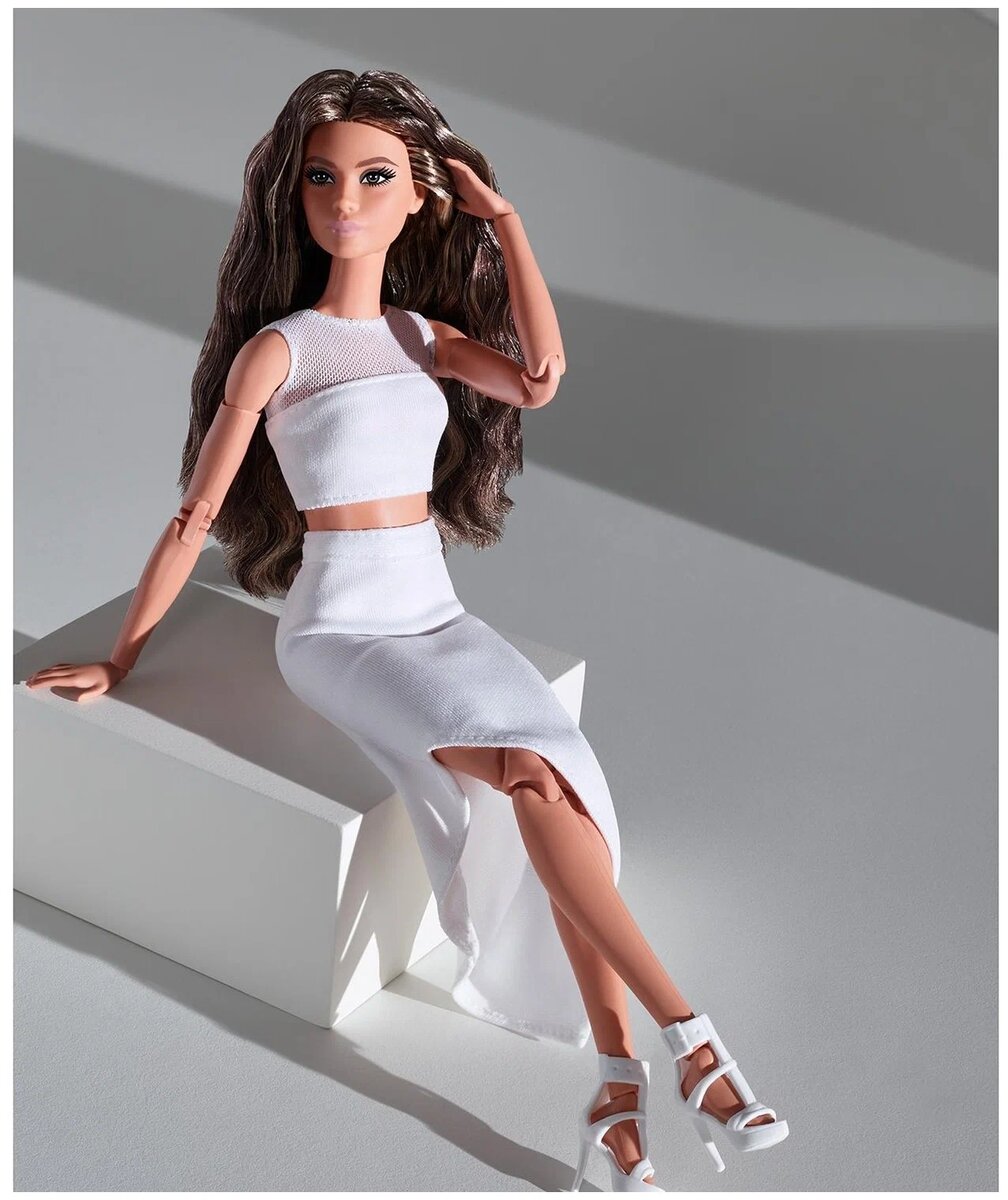 Barbie Кукла Looks Брюнетка, GTD89. Яндекс маркет.