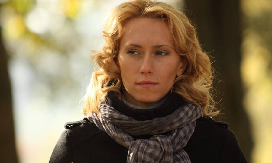 В одиночку воспитывает троих сыновей, чуть не вышла замуж за мошенника и прогнала жениха-иностранца. Где сейчас Мария Болтнева из "Глухаря"?