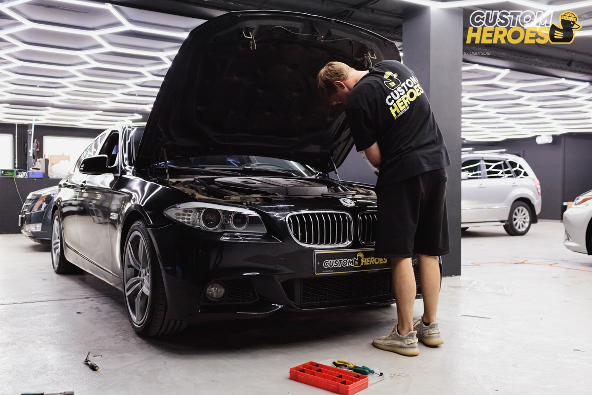 Источник фото: https://custom-heroes.ru/raboty/vid-uslugi/avtosvet/nashi-raboty/bmw-5-series-f10-vosstanovlenie-sveta-i-zamena-linz/