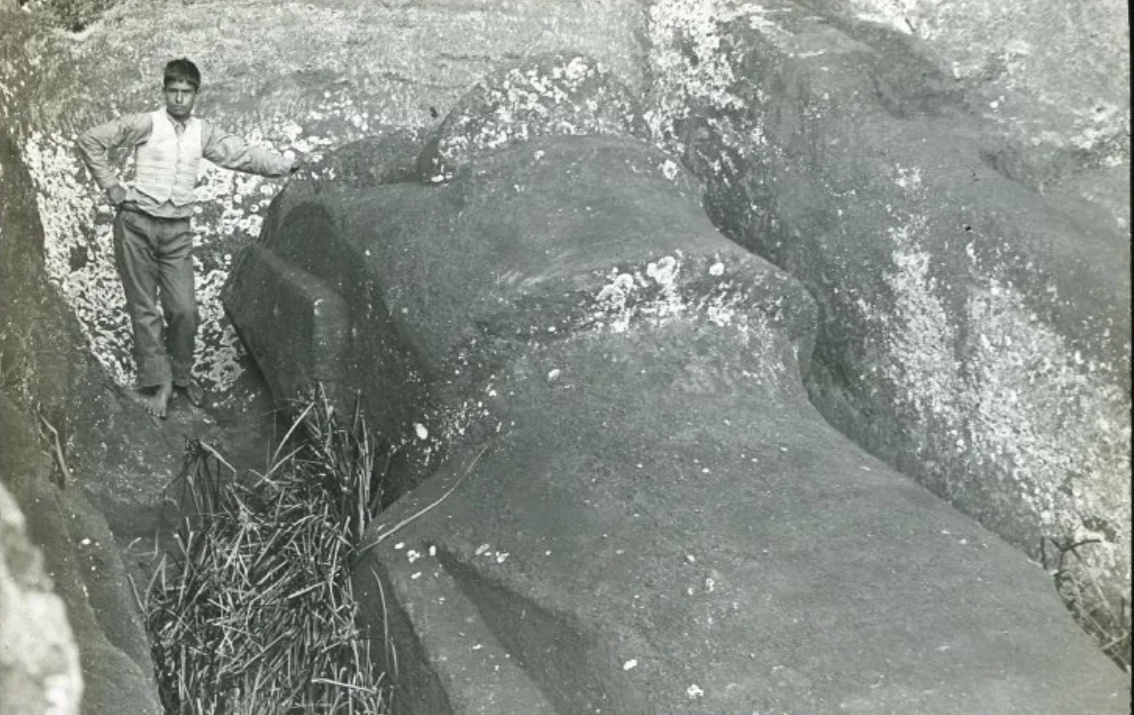 Рождение статуй в камне. Фото взято из общедоступных источников.