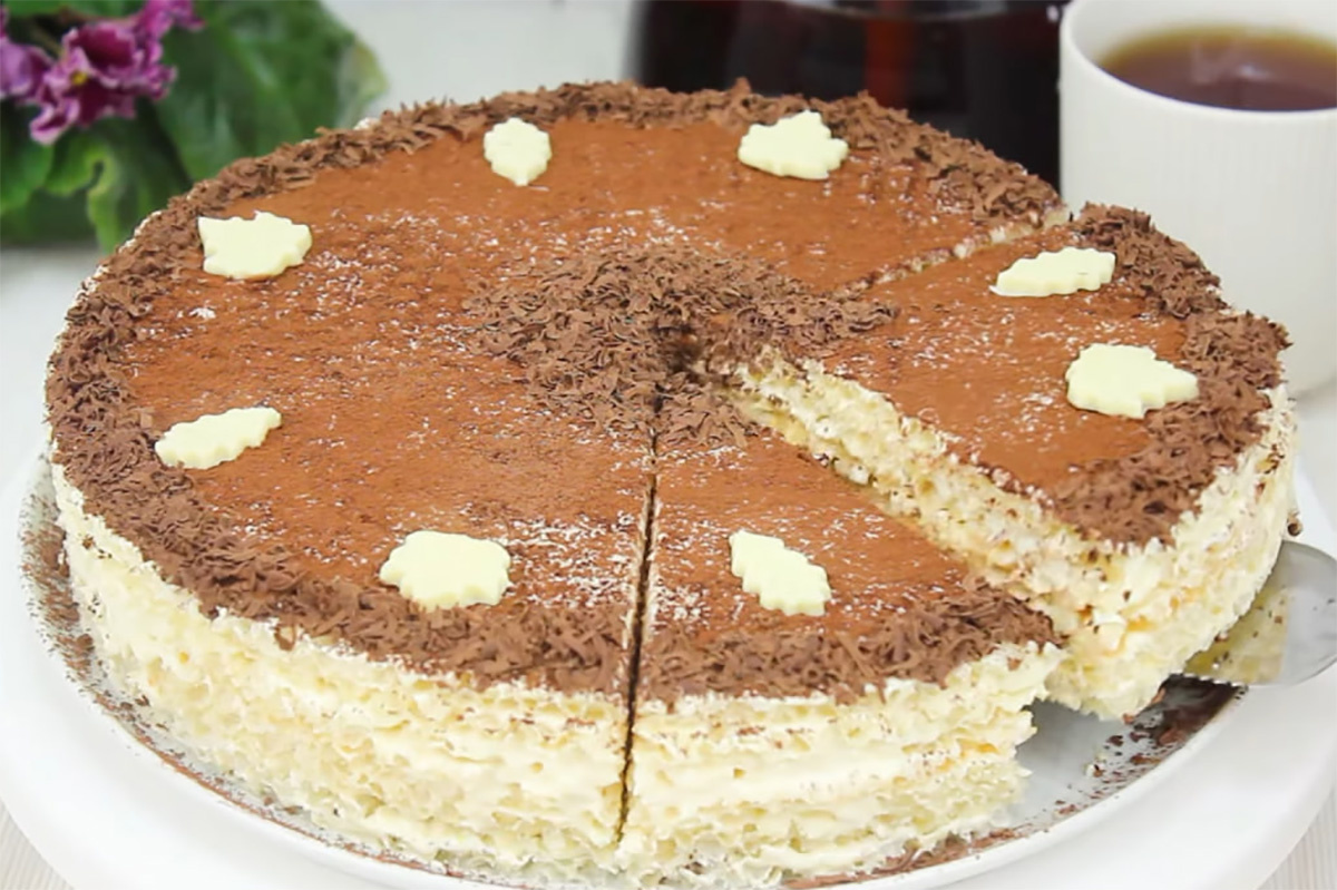    Кулинарный блогер поделилась рецептом вафельного торта со сгущенкой