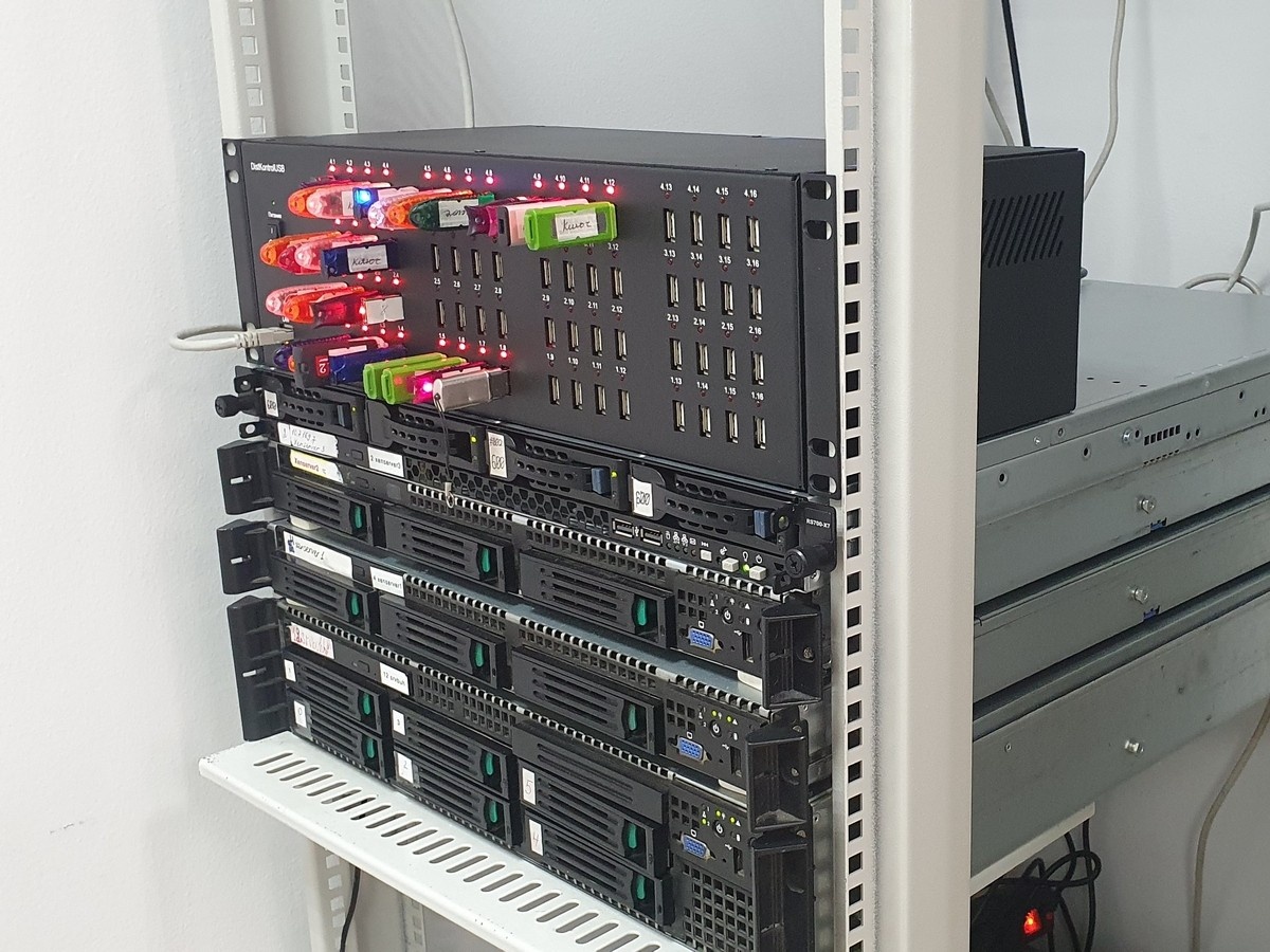    Все флешки под контролем: чем различаются USB over IP-концентраторы DistKontrolUSB?