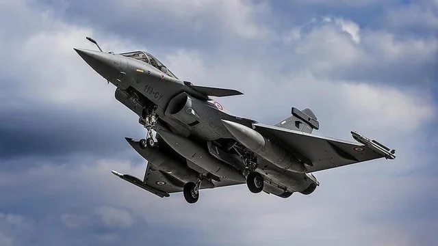 Индия сокращает закупку истребителей Rafale до 60, рассматривая иностранные истребители-невидимки 5-го поколения как временной меры перед принятием национального AMCA. Фото: Dassault Aviation