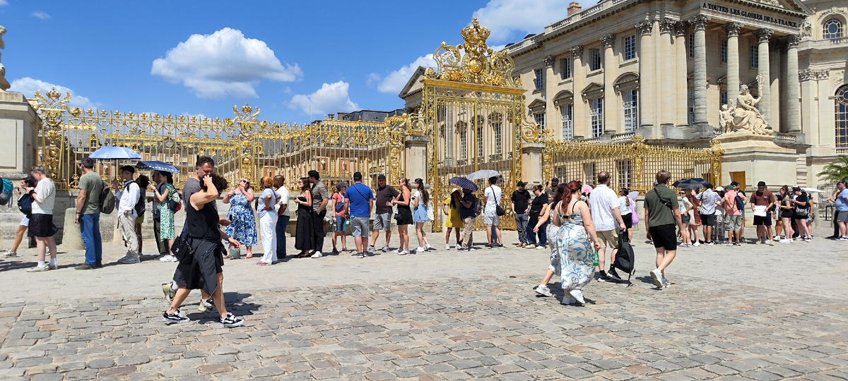 Очередь в Версаль 