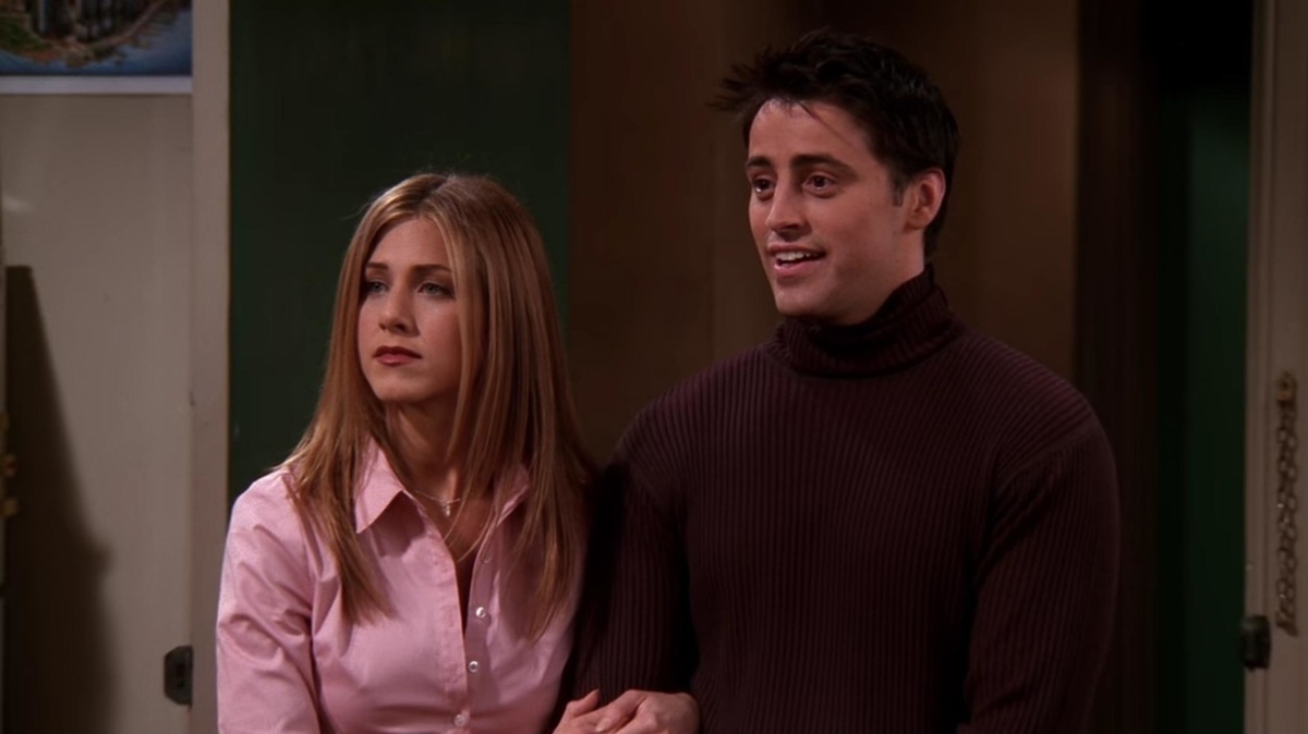   Мэтт Леблан и Дженнифер Энистон, кадр из сериала «Друзья» (1994 – 2004)