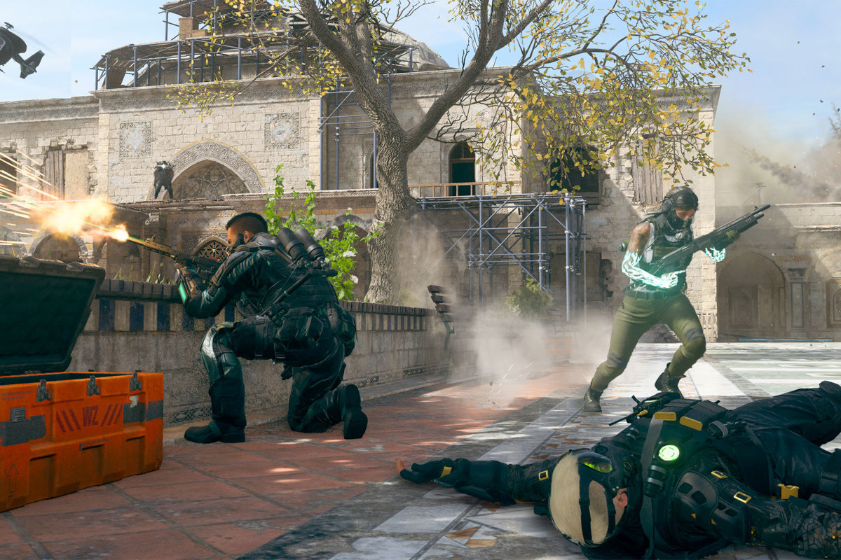 В обновленной версии в схватках участвуют четыре персонажа, а не два, как было в предыдущей серии. Источник: скриншот игры Call of Duty: Warzone 2.0 / Activision📷
