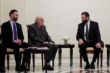 Walid Jumblatt ontmoet al-Shara'a in Damascus