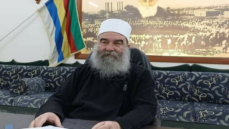 De spirituele leider van de Druzen van Es-Suwayda, Sheikh Hikmat Al-Hijri