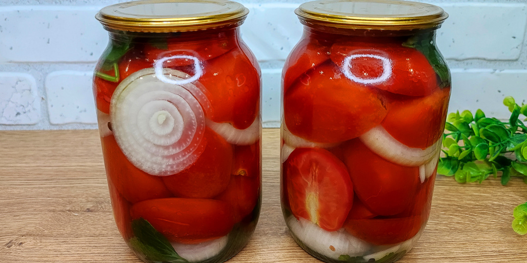 Могут стоять в квартире годами! Закрываю по 50 банок, а когда и больше! Ни одна зима не обходится без таких вкусных помидоров