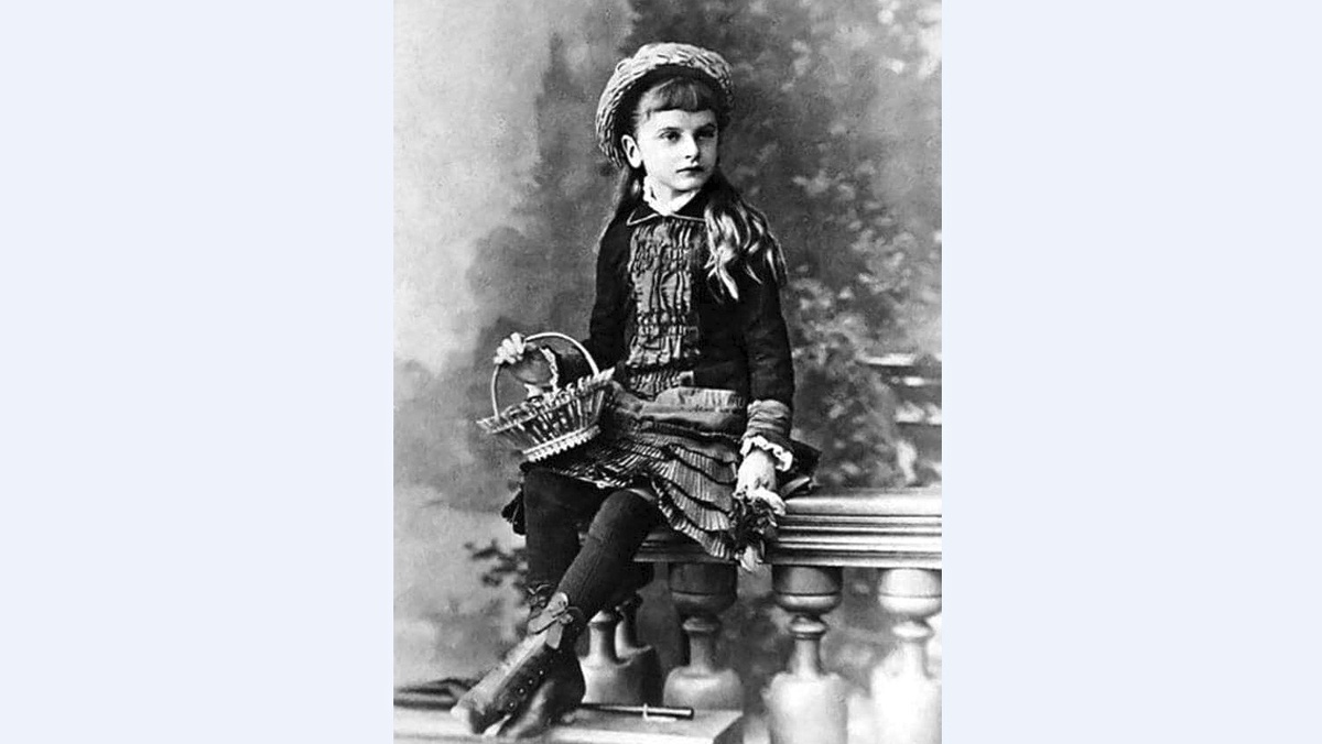 Инесса Арманд в детстве