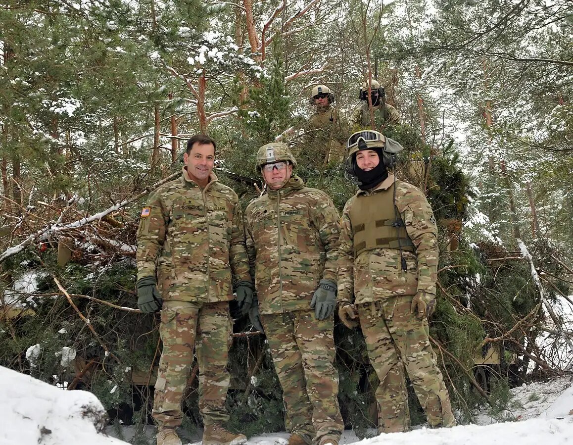    Генерал Кристофер Донахью (слева). © Армия США