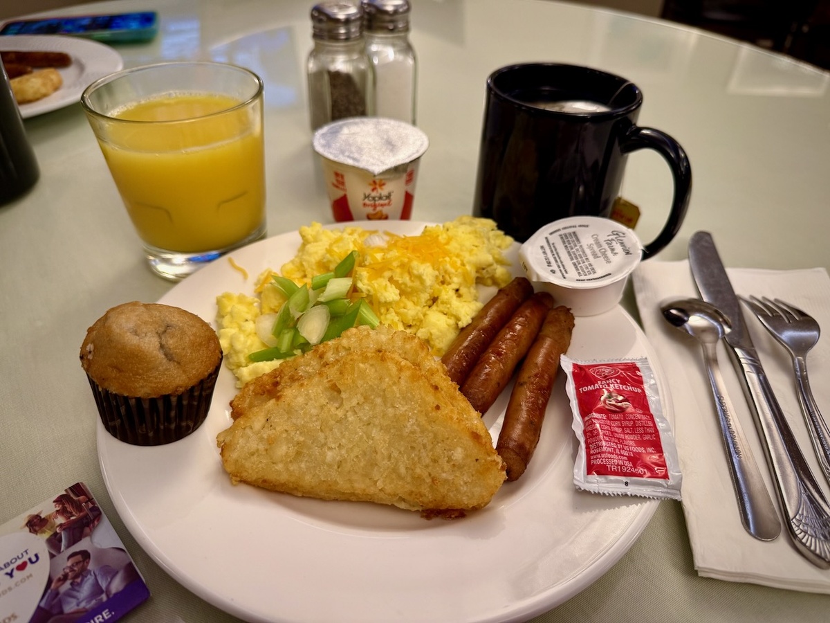 «Тщательно пережевывая пищу, ты помогаешь обществу" - Цитата из книги «Двенадцать стульев» 